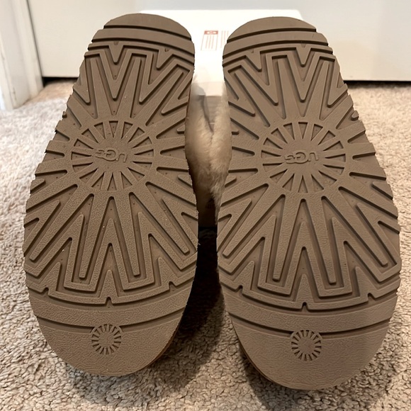 NWOT UGG Disquette Chestnut Slip-Ons - Picture 9 of 9